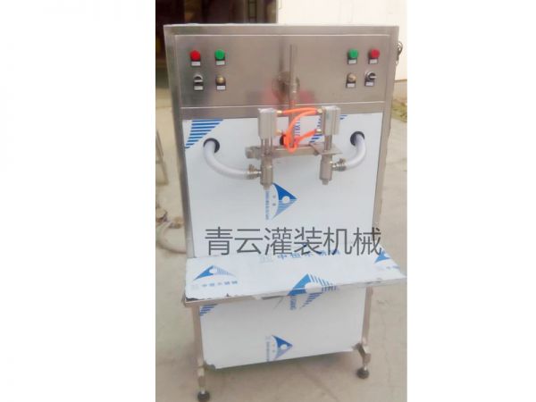 2头半自动灌装机
